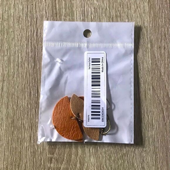 NEW … Retro Semi-Circle Leather Earrings - Picture 6 of 7